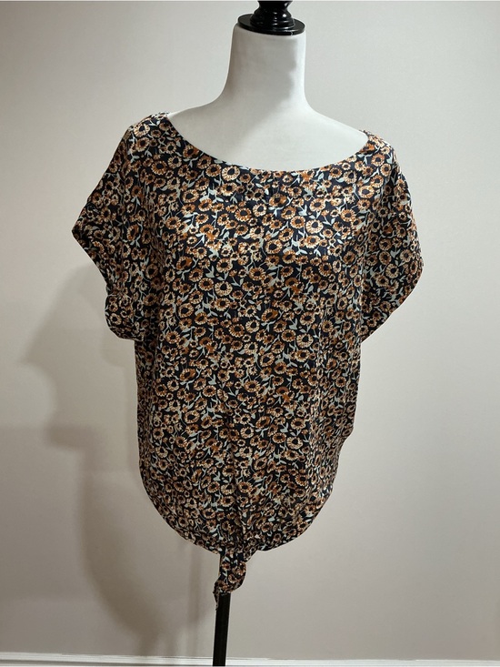 L.L. Bean Tops - LL Ben signature linen top size large in black floral print
